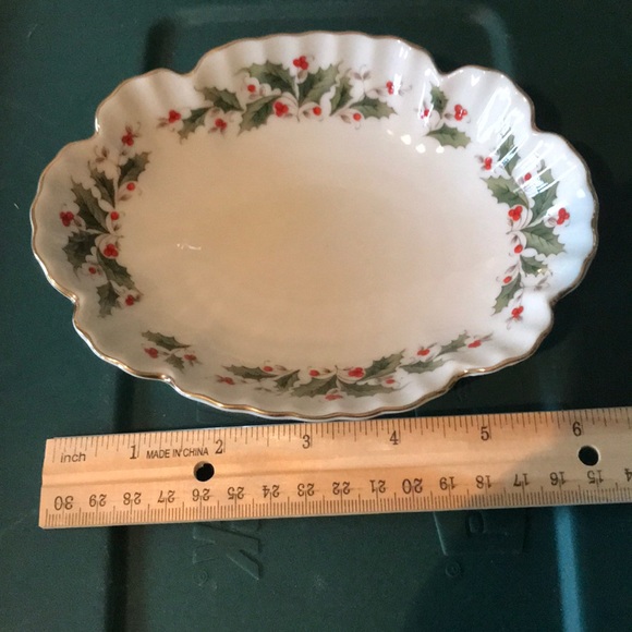 Holly Yuletide oval bon bon dish - Picture 5 of 5